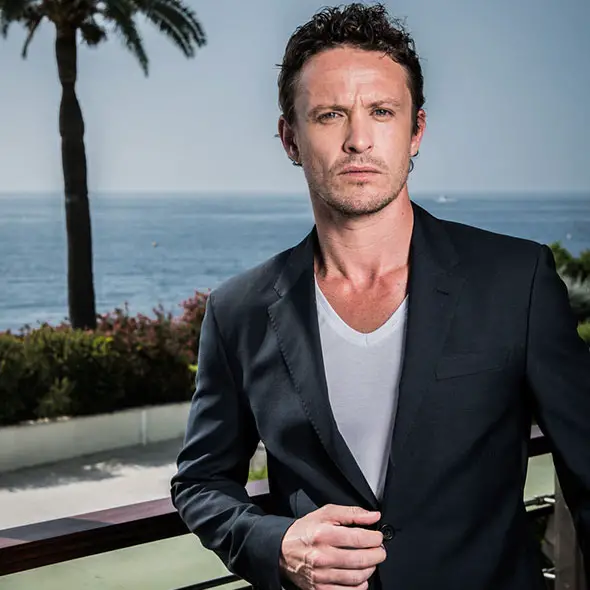 Attractive Actor David Lyons: Is He Dating Someone? Girlfriend Or Is He Married? Wife, Gay Rumors